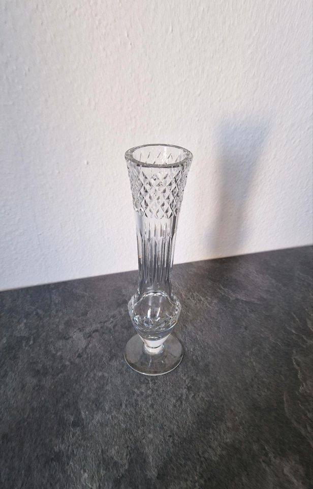 Rosen Blumenvase Kristallvase Glas handgeschliffene Vase in Chemnitz