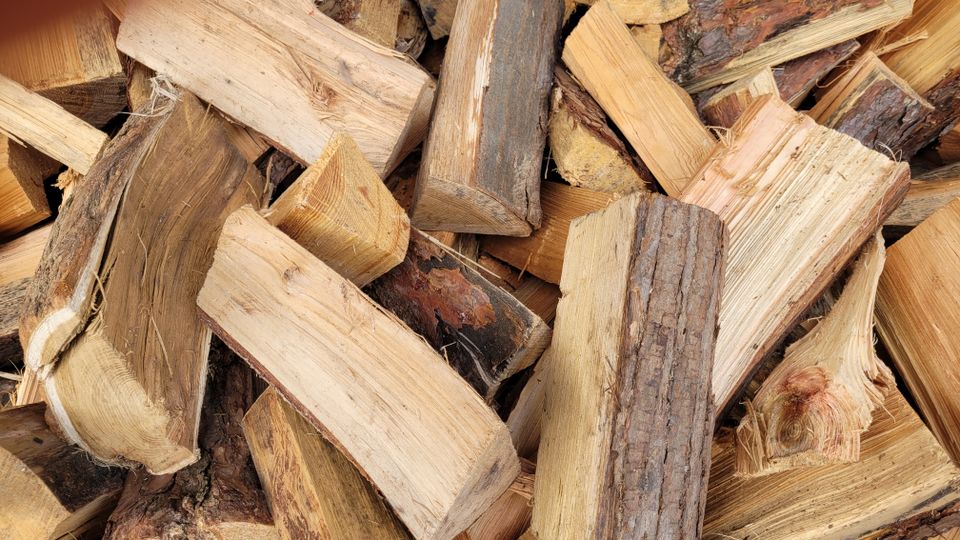 Trockenes Kaminholz Nadelmischholz Holz zum sofortigen Gebrauch ! in Kevelaer