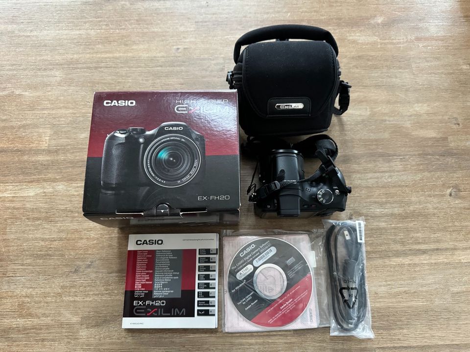 Casio Exlim Ex-FH20 Digitalkamera Kompakt mit Zubehör in Mölln