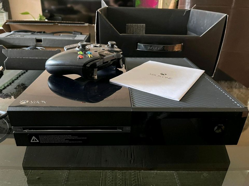 XBOX one Kinect First Edition 500GB in Erding