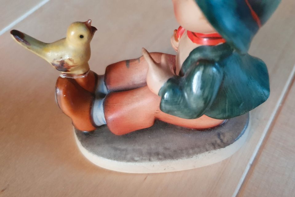 M.I. Hummel Porzellanfigur Nr. 63 Junge mit Vogel s stimmt net in Wuppertal