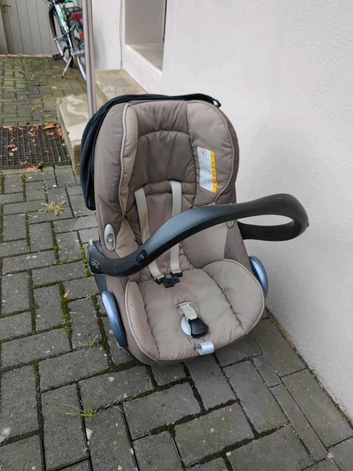 Maxi Cosi Babyschale inkl Base in Bielefeld