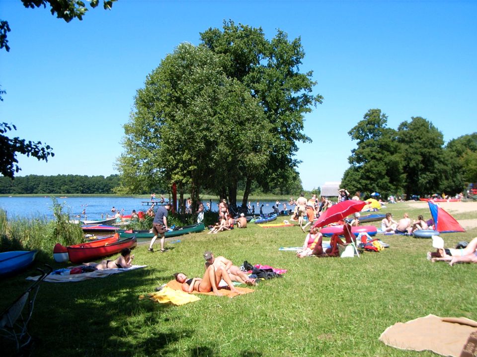 schönes Ferienhaus mit großem Grundstück in attraktiver Lage nahe dem Granzower See! Baujahr 2012! in Mirow