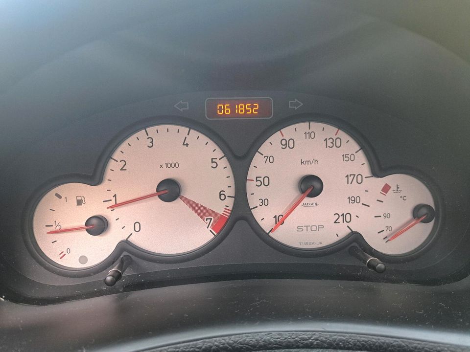 Peugeot 206 CC 1,6 Liter 109 PS TÜV / AU 02.2026 in Bergkamen