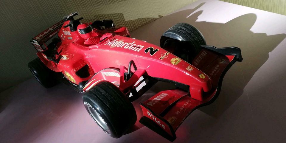 Formel 1 Modell Ferrari 1 : 10 in Hohnstein