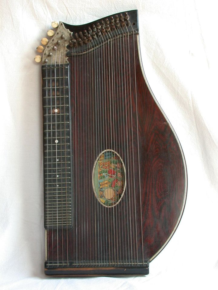 Antikes Saiteninstrument Gitarren-Zither um 1900 in Affalterbach  