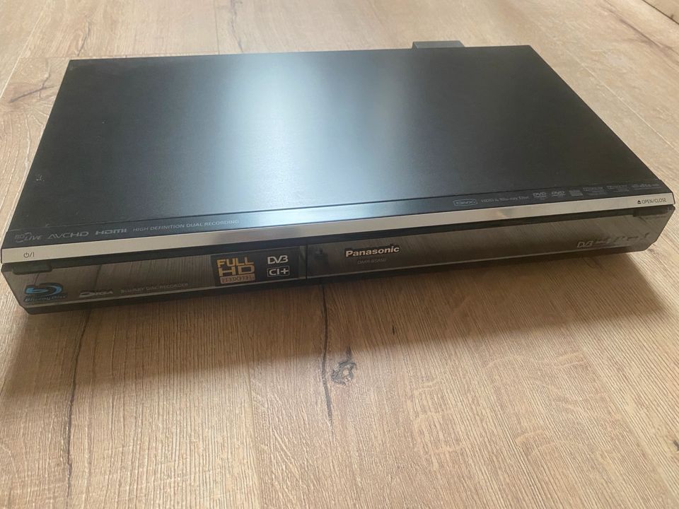Panasonic DMR-BS850 Blu-Ray Recorder 500GB HDD Festplatte -Player in Stubben