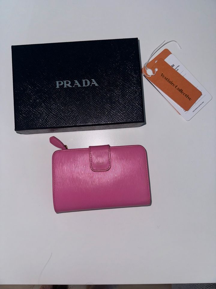 Prada Geldbörse - hot pink in Bad Endbach