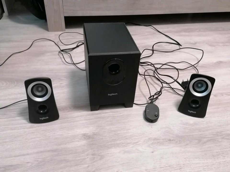 Logitech Z313 PC Lautsprecher mit Subwoofer in Haldenwang