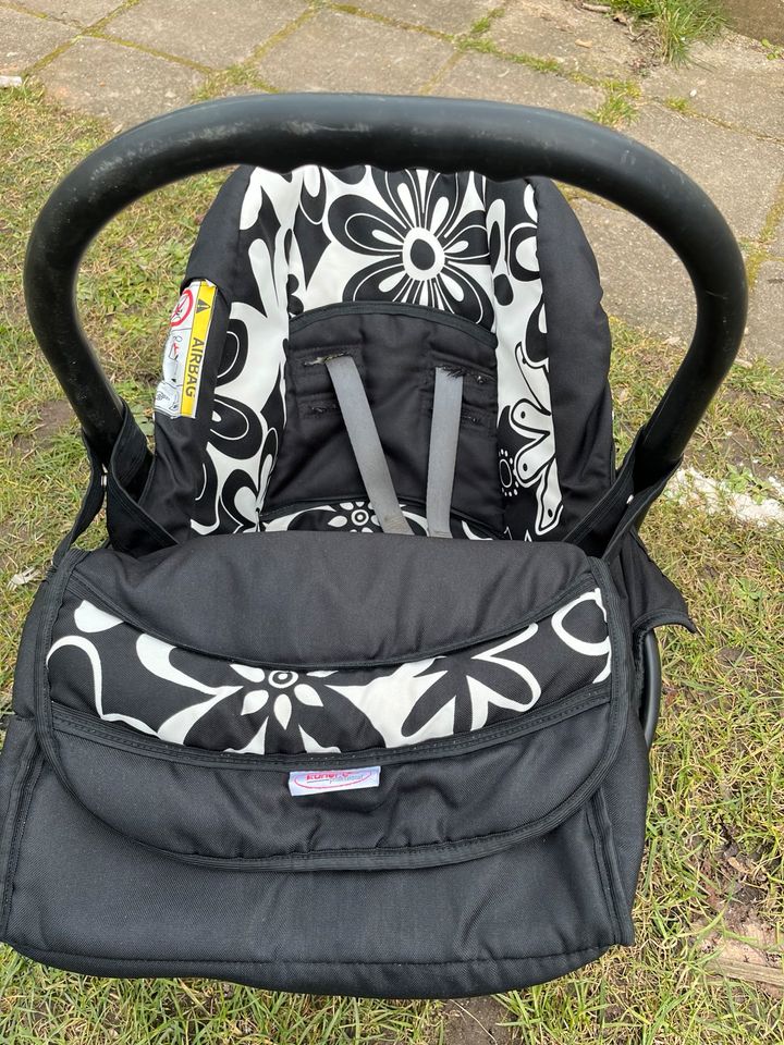 Babyschale mit Wickeltasche in Neu-Kentzlin