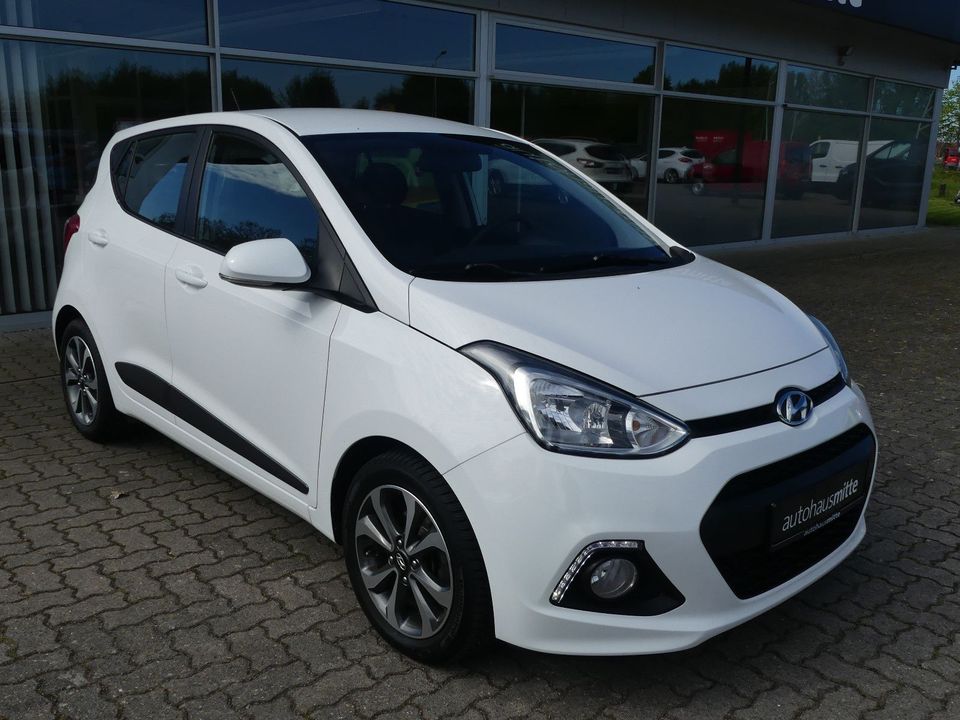 Hyundai i10 YES Gold Shz Pdc Klimaautomatik in Dessau-Roßlau