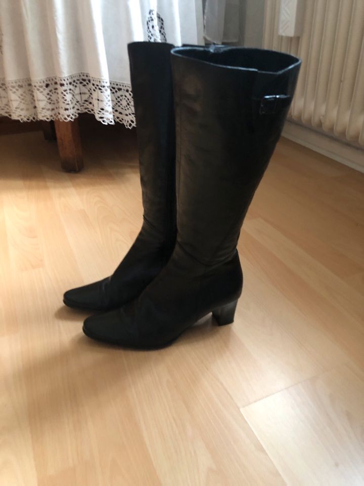 Stiefel, feines Leder, schwarz (neu) in Berlin