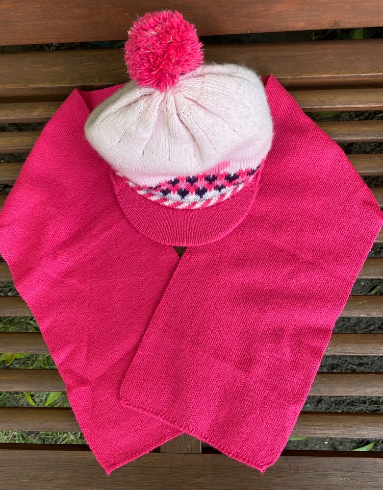 Wintermütze mit Schirm und Schal, Bommel Rosa in Waren (Müritz)