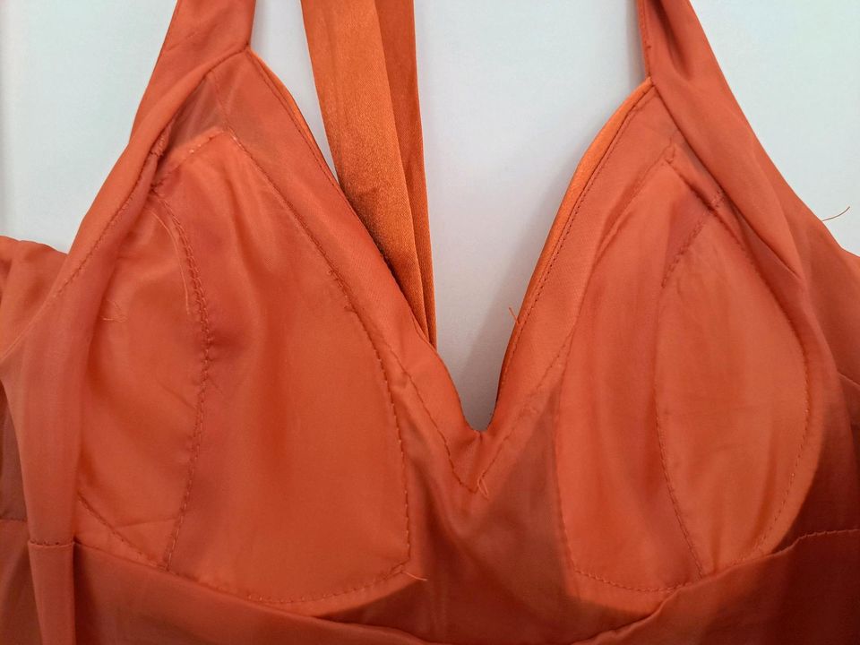 Orangefarbenes knielanges Kleid - Lissa - Größe S in Oberhausen