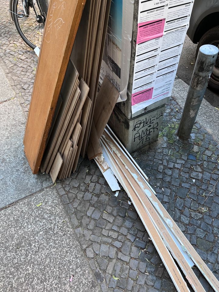 Reste: Laminat & Holzleisten zu verschenken in Berlin