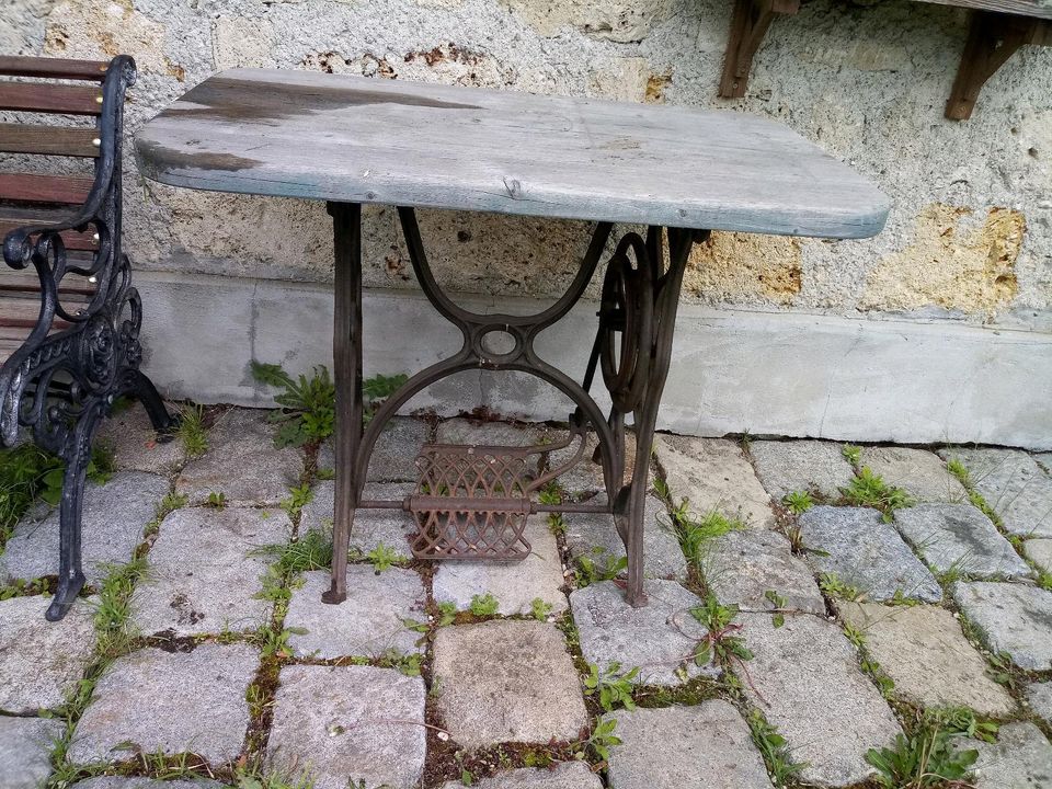 Garten Tisch, vintage,Nähmaschinen Untergestellt in Tittmoning