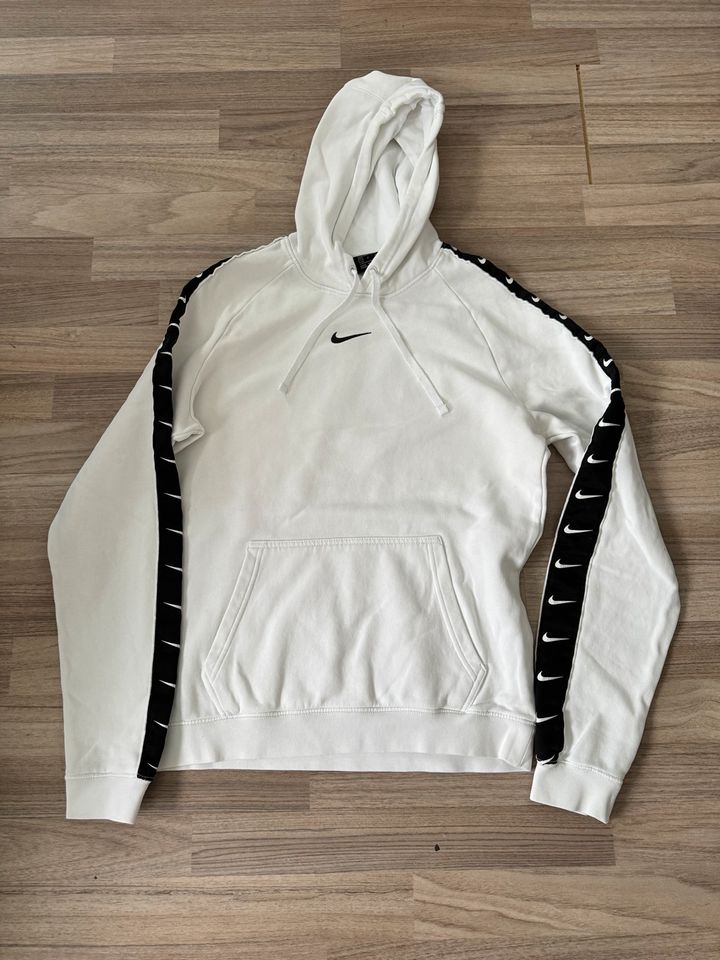 Nike hoodie in Iserlohn