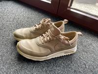 Nike sneaker Schuhe Gr 40 Niedersachsen - Melbeck Vorschau