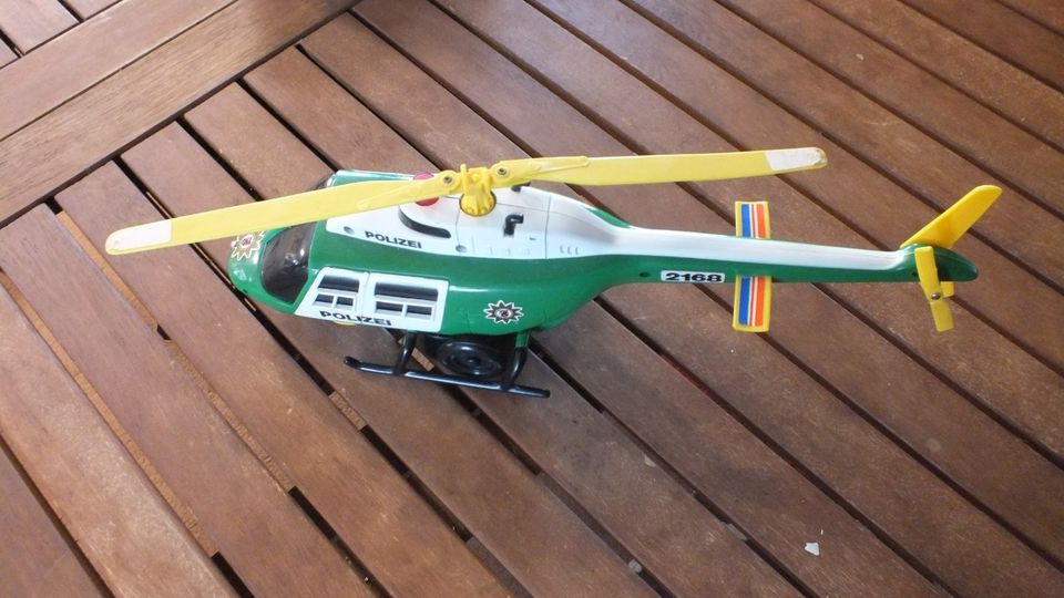 Polizeiboote, Hubschrauber in Machern