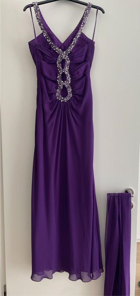 NIENTE Abendkleid Ballkleid lila raffinierter Rücken Gr. 38/40 in Grünwald