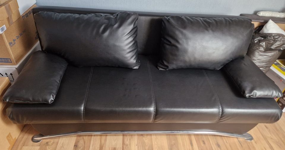 Schlafcouch Sofa 2 Sitzer Kunstleder schwarz in Ludwigshafen