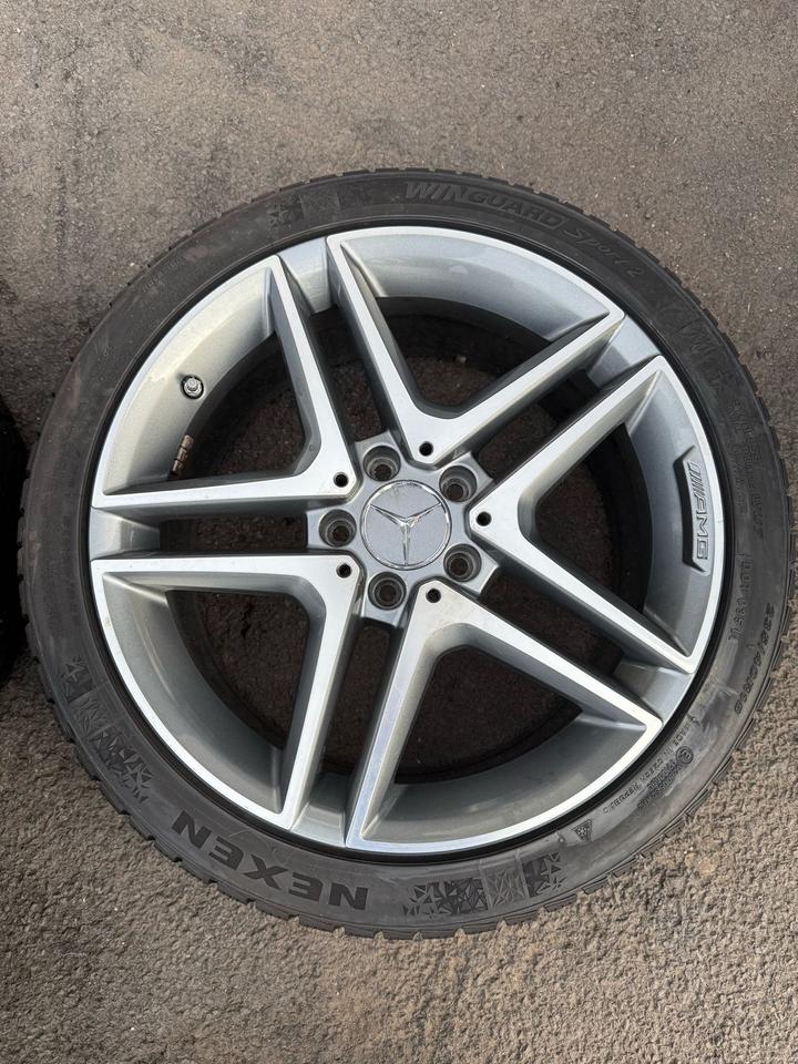 Mercedes-Benz AMG  A B CLA 235 40 R18 95V M+S Winterreifen in Schlitz
