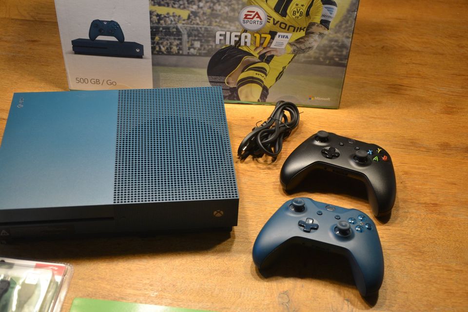 XBox One Konsole 500GB / Go + 2. Controller + Speedlink Power Kit in Remagen