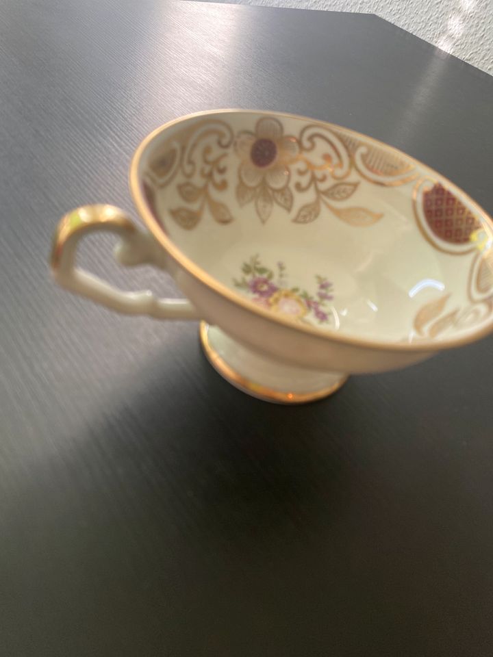 Eschenbach Porzellan Tasse selten mit Goldrand in Velbert