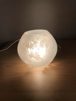 Lampe mit Blumenverzierung in weiß Schleswig-Holstein - Norderstedt Vorschau