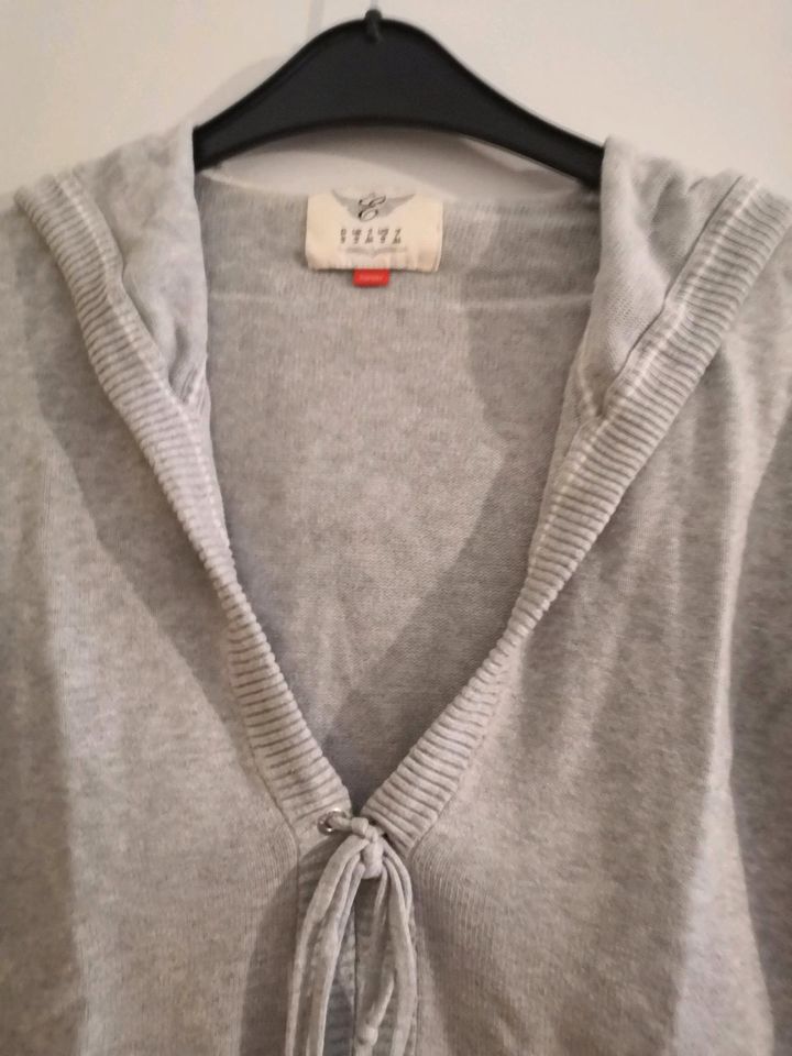 ESPRIT Pullover, Hoodie Gr. S grau interessante Schnürung in Bochum