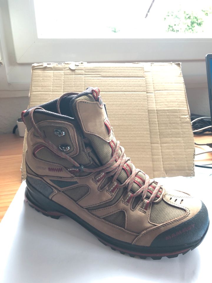 Wanderschuhe Mammut Gr 42,5 in Mühlhausen-Ehingen