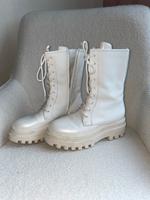 Calvin Klein Boot Gr. 41 Perlmutt weiß super Zustand Leder Nordrhein-Westfalen - Kamen Vorschau
