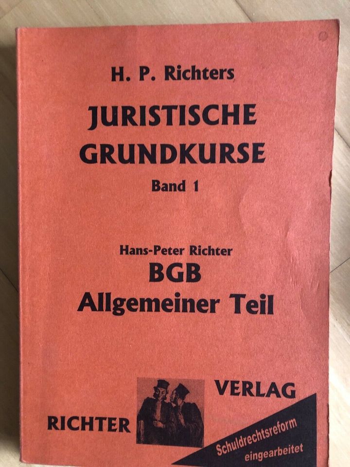 Ältere Lehr- und Klausurenbücher für JURA in Singen