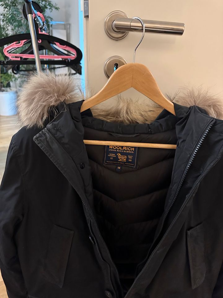 Kinder Winterjacke von der Marke Woolrich in Berlin