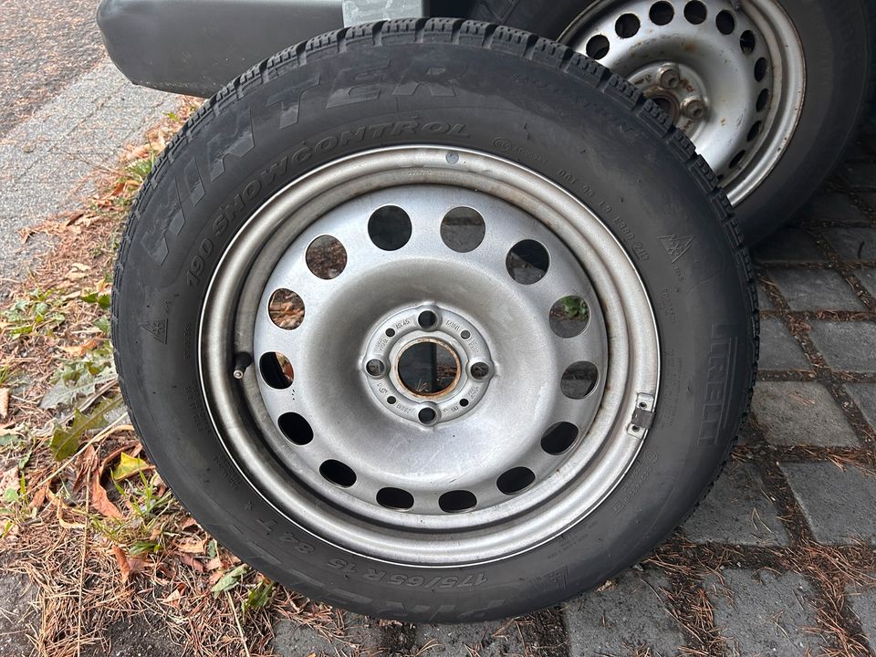 4 x Mini 15“ Stahlfelgen 175/65 R15 mit Winterreifen Pirelli in Karlsruhe