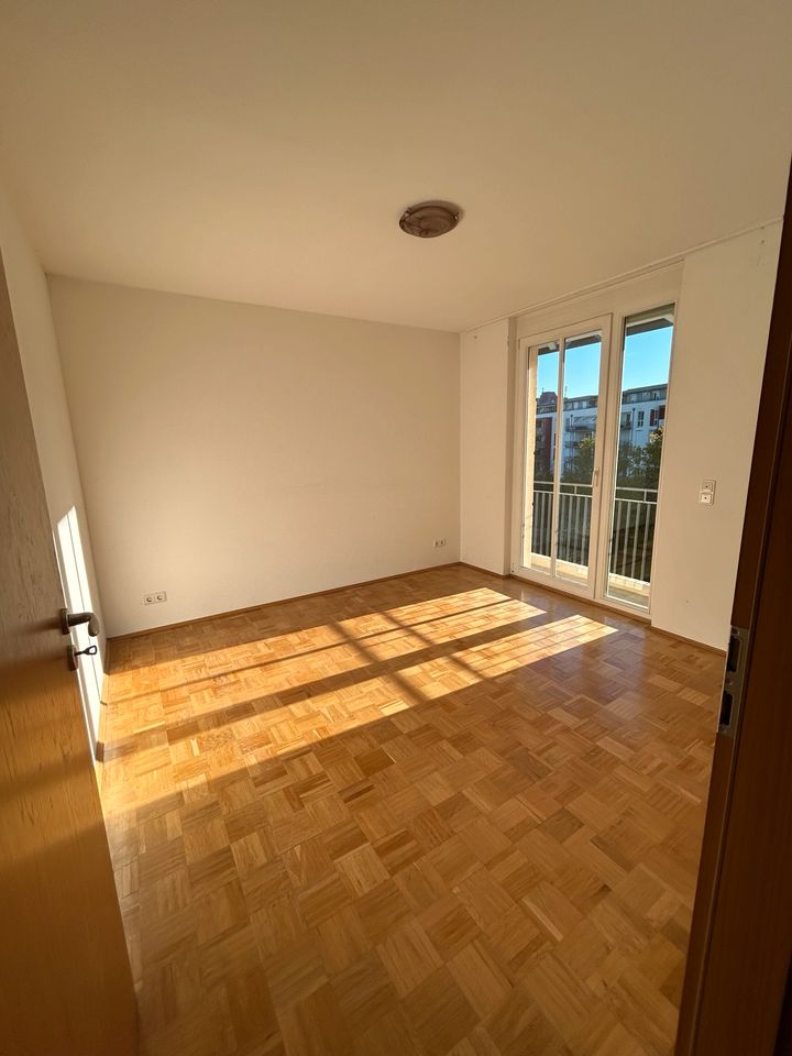 2-Zimmer-Dachgeschoss-Wohnung mit Tiefgarage in Großhadern in München