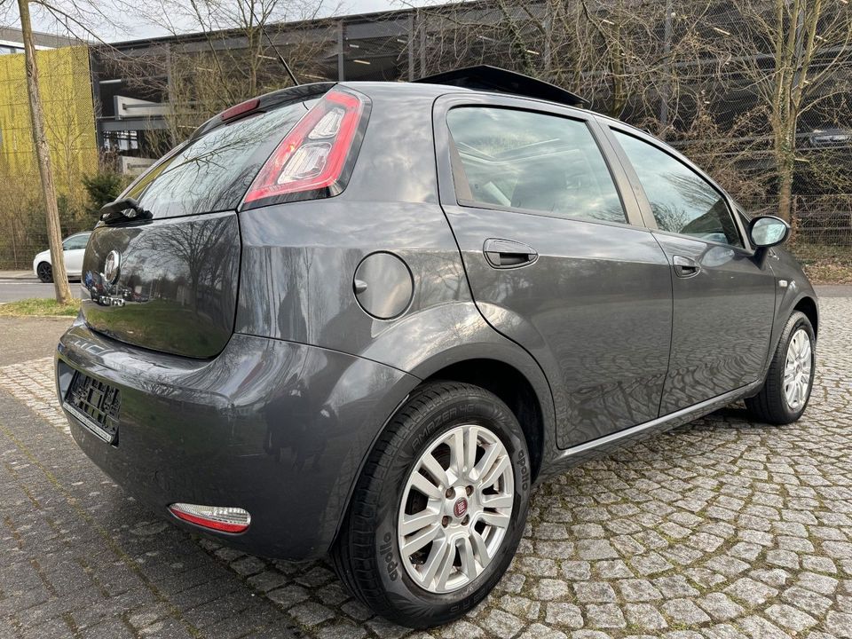 Fiat Punto 1.4 8V Panoramadach Klimaautomatik Alu 1.H in Mülheim (Ruhr)