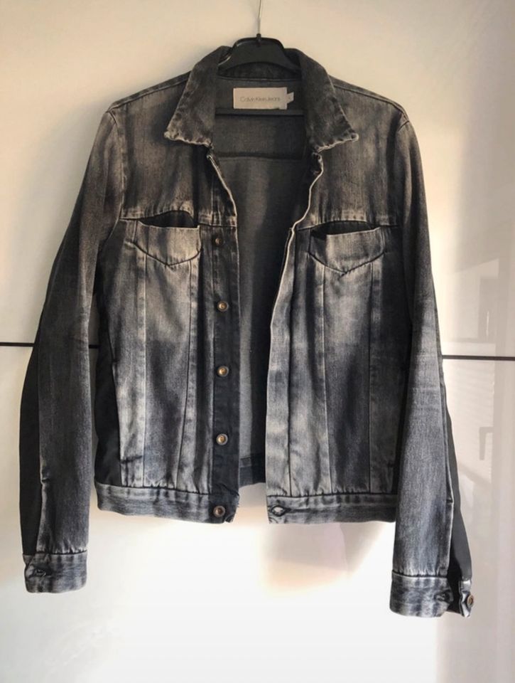 Org.Calvin Klein Jeansjacke in gr.L in Düsseldorf