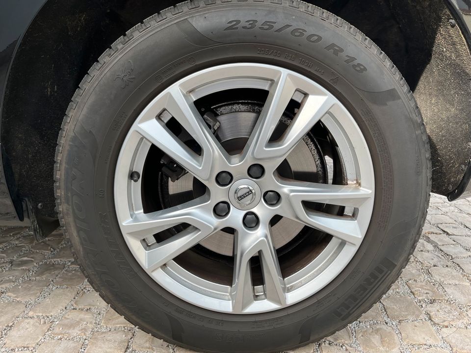 4 x Pirelli Reifen auf Volvo Alu Felge 235 / 60 R18 in Höchberg