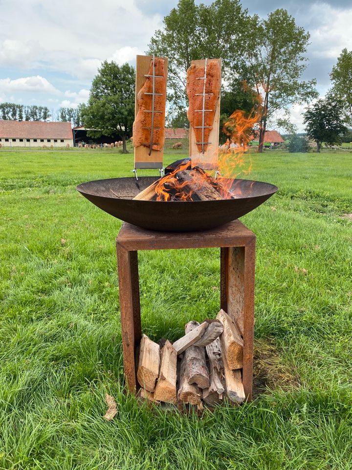 Flammlachsbretter 2er Set aus Buchenholz mit Edelstahl Halterung in Stadtilm