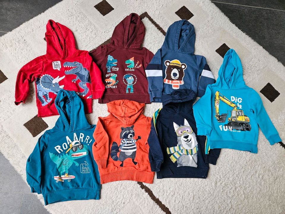 7 Kapuzenpullover/Hoodies gr. 104 -auch einzeln- in Hilter am Teutoburger Wald