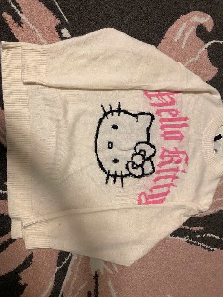 Hello Kitty Strickpulli in Dinslaken