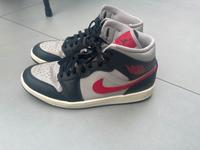 Original Nike Jordan 1 mid red and grey 44 Baden-Württemberg - Künzelsau Vorschau