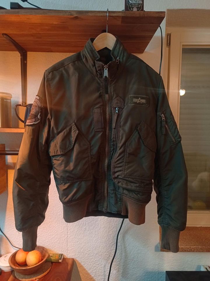 Alpha Industries Fliegerjacke Größe M sage/oliv grün in Augsburg