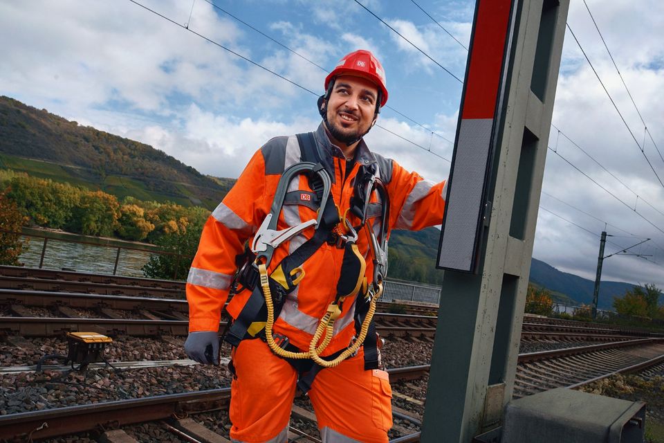 Dein Einstieg bei der Deutschen Bahn als Mitarbeiter:in in der Instandhaltung oder Quereinsteiger:in als Zugverkehrssteuerer (w/m/d) in Lüneburg in Lüneburg