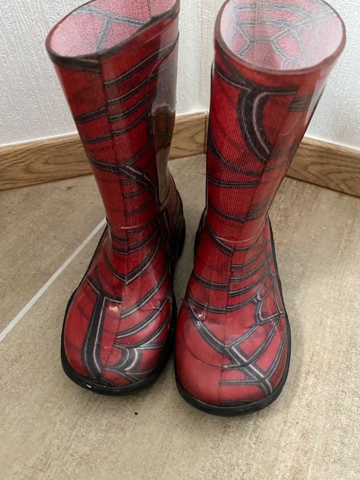 Gummistiefel Spiderman Größe 24 in Ottendorf-Okrilla