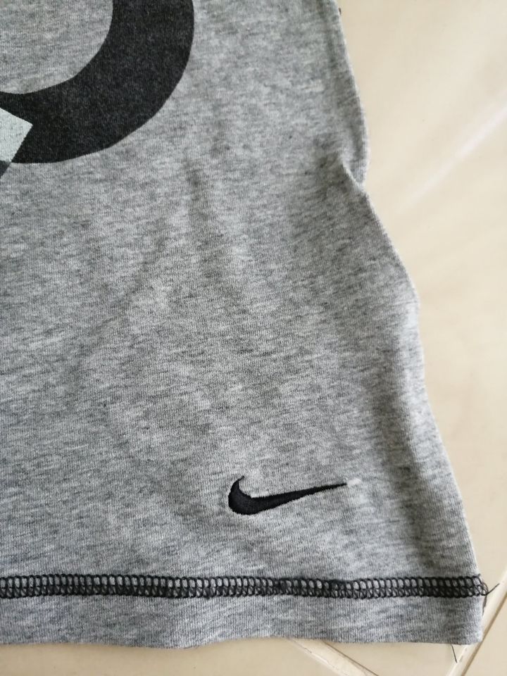 Nike Shirt Sportshirt Top Gr. S 128-140 Grau Top Zustand in Pulheim