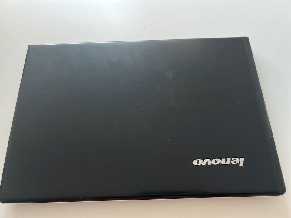 Lenovo Laptop Z51 schwarz in Sehnde