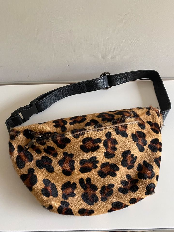 Bauch-Tasche Gürtel Schultertasche Bag Kuh-fell Leder Leo in Pulheim