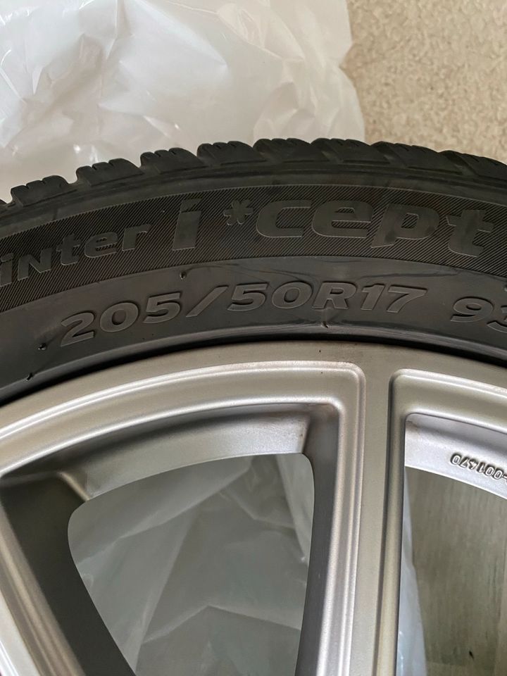 4 Winterreifen 205/50R17 auf Alufelgen RC32 Design 7.0Jx17H2 in Berlin